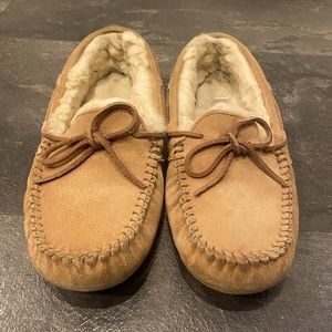 Ugg moccasin, chestnut, size 7